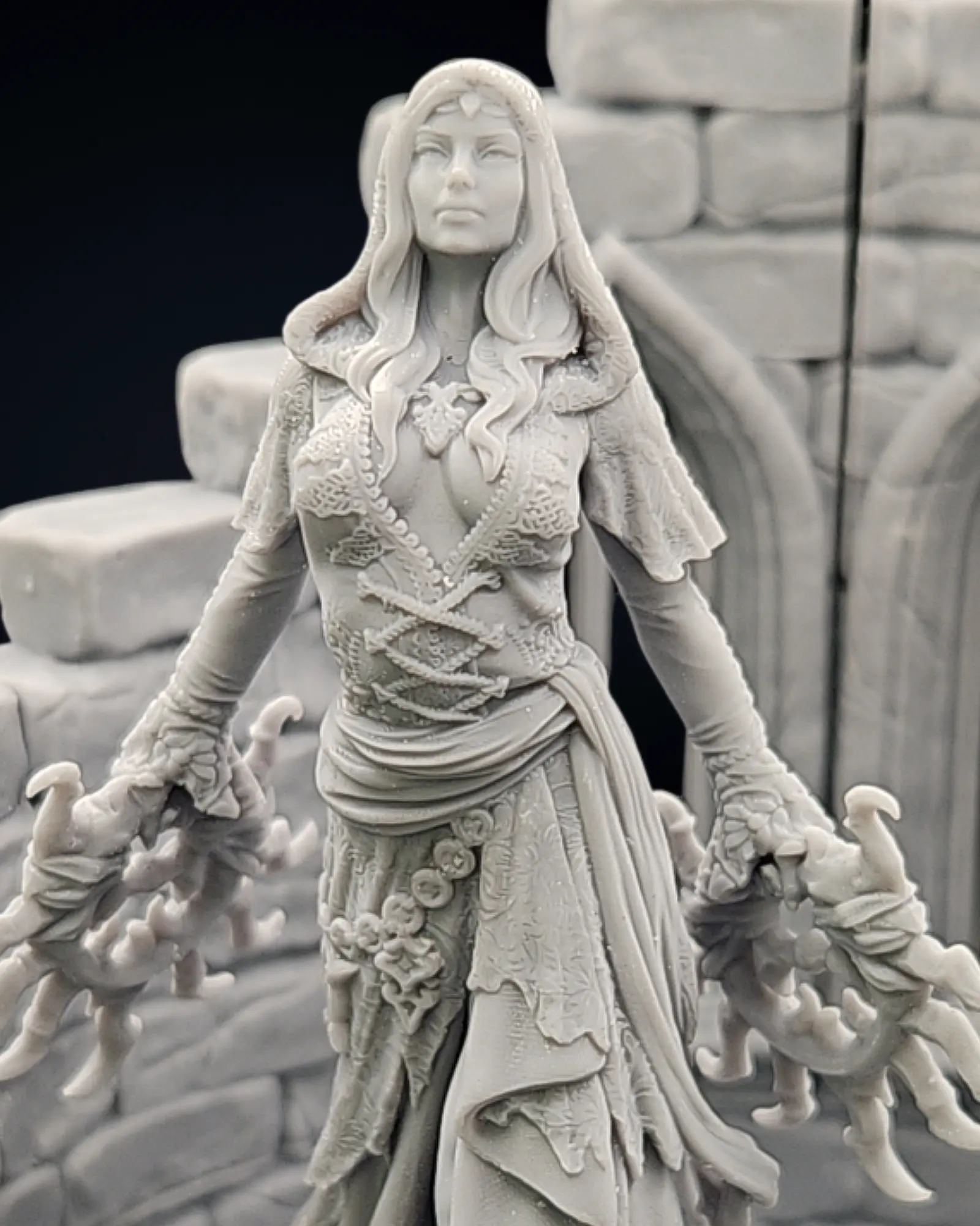 Fantasy Resin Minature Seraphina – Gothic Sorceress Diorama Statue (75 mm / 145 mm) | Fantasy Resin Display Miniature